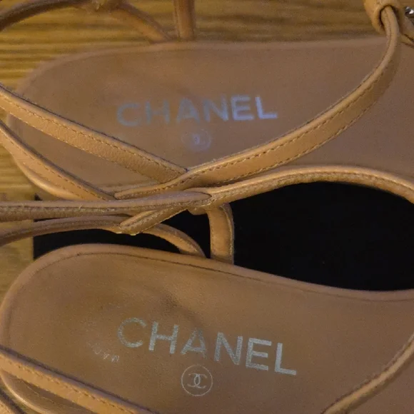 CHANEL Tan Lambskin Sandals with Intertwined Leather And Metal CC LOGO - Picture 5 of 13